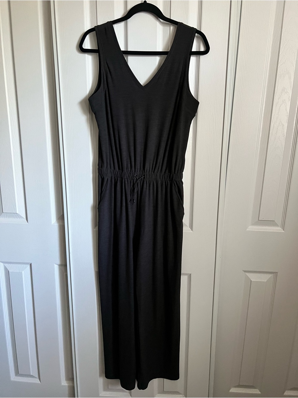 OLD NAVY WOMEN'S BREATHE ON V-neck Wide Leg Jumpsuit Size S